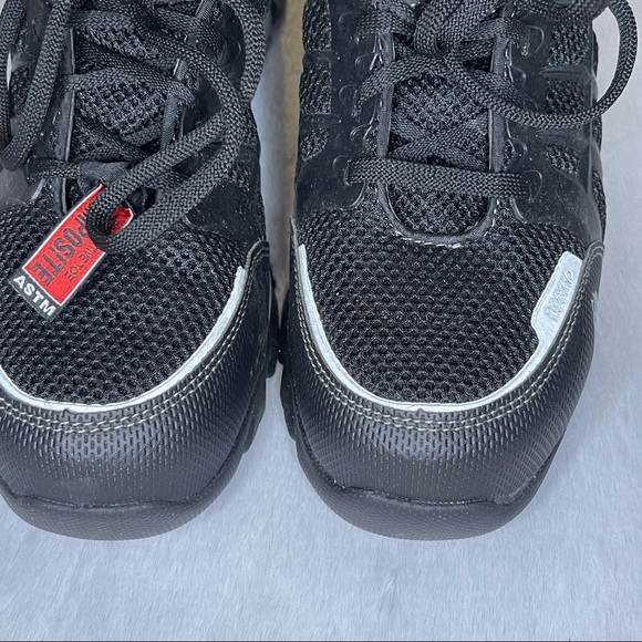 Waterproof Athletic work shoe men’s size 9M